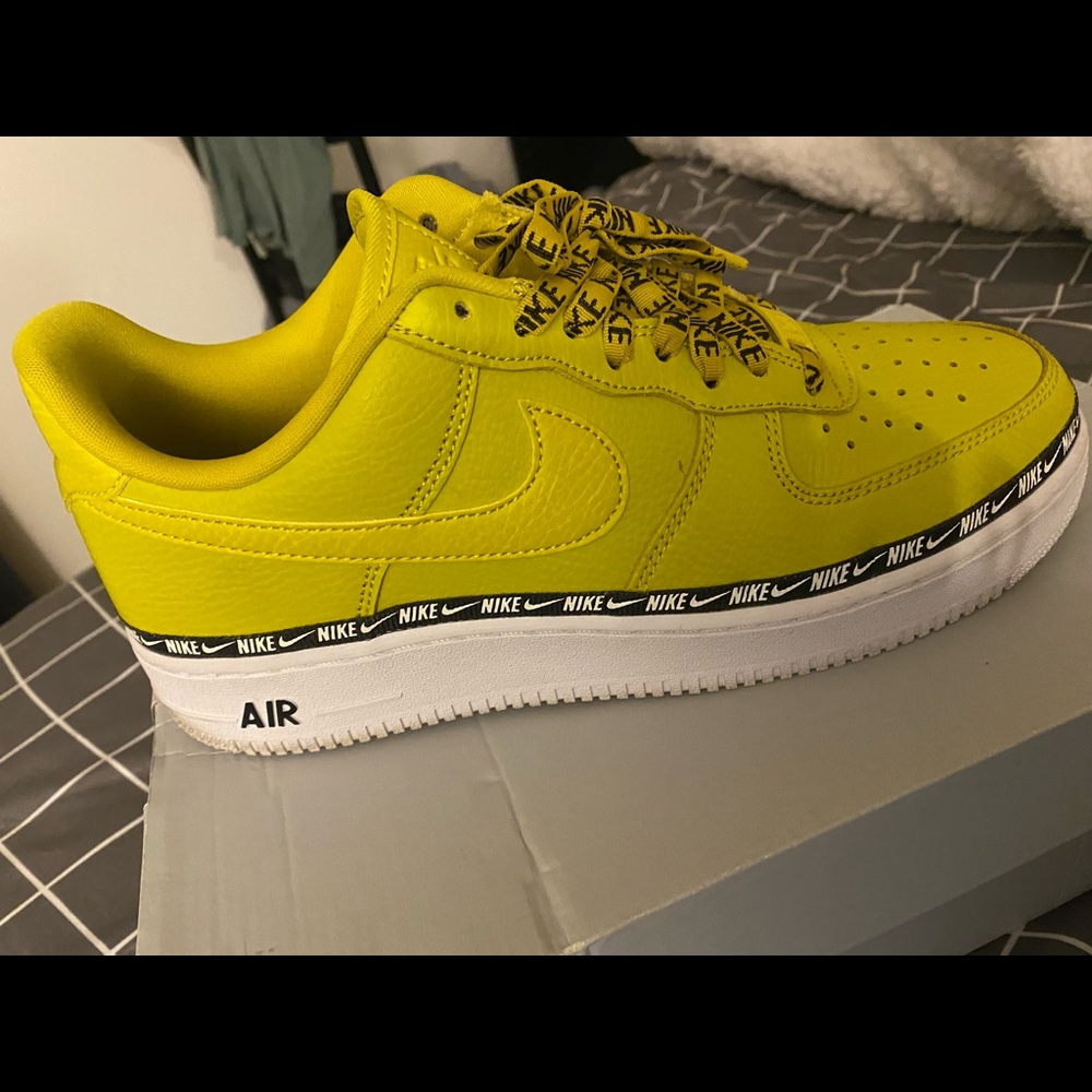 Nike Air Force Womens Size 9.5